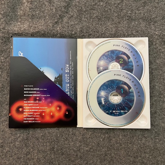 PINK FLOYD The Wall Movie 25th Anniversary LTD ED POSTER & Pulse DVD LOT - Picture 3 of 8